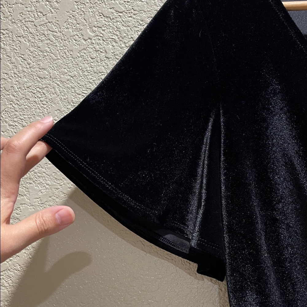 torrid Black Velvet Ruched V-Neck Blouse - Picture 5 of 6